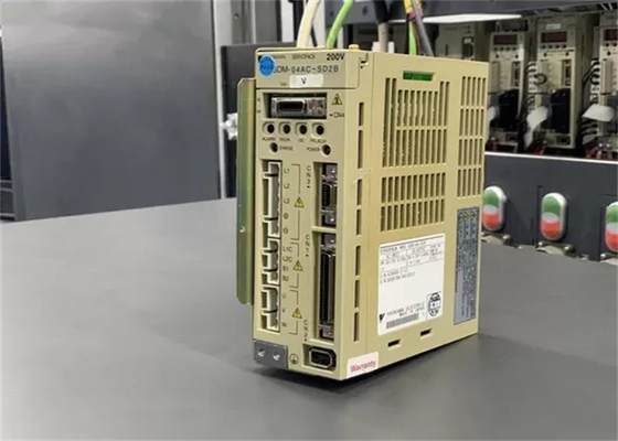 Νέα Yaskawa Sgdm-04ac-Sd2b Ac Servo Drive 200w στο αρχικό κουτί
