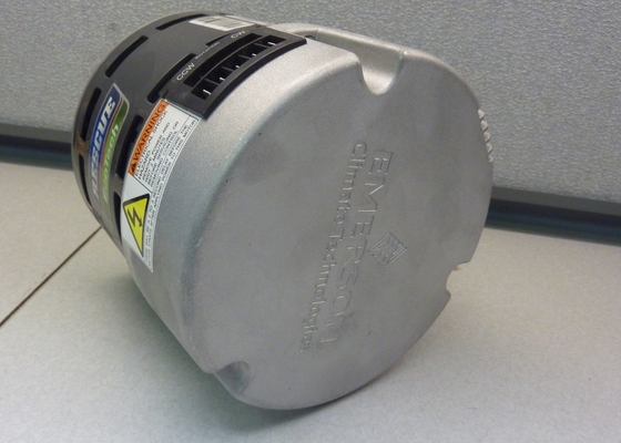M055PWCRT-0262 5530ET 1/2 - συγχρονίστε 115 Hz 1075 Amps 40 ρουλεμάν τελών άξονων συνημμένου NEMA 48Y