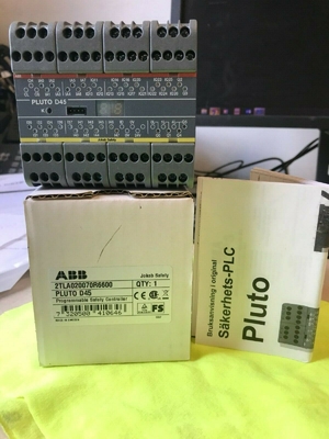 2TLA020070R6600 SAFETY PLC PLUTO D45 WITH PLUTO SAFETY BUS ANALOG INPUTS 45 I/O 8 COMBINED
