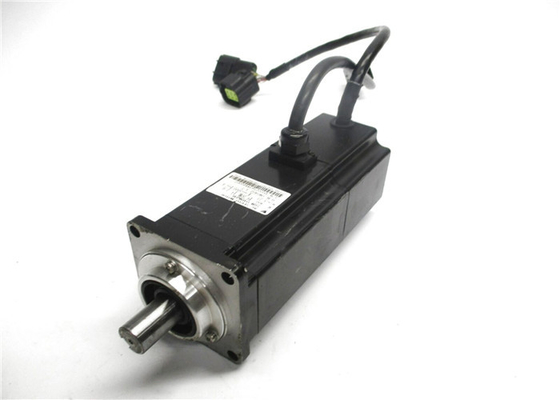 NEW 400W  200V UL Recognized Industrial  YASKAWA 3000r/min SERVO MOTOR SGM-04UWB4L 2.6A