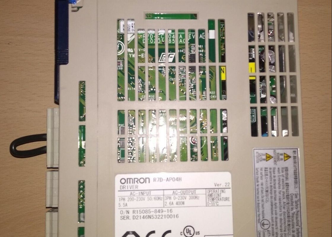Σερβο παραγωγή φάσης 200-230vac 50/60hz οδηγών 5.5amp 1 εναλλασσόμενου ρεύματος Omron R7D-AP04H