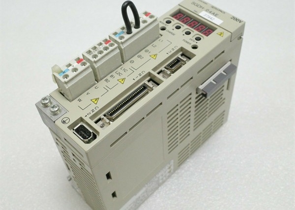 YASKAWA SGDH-04AE Βιομηχανικός Σερβο-Οδηγός 200-230 VAC 50 / 60 Hz 30 Watts 55 Kw